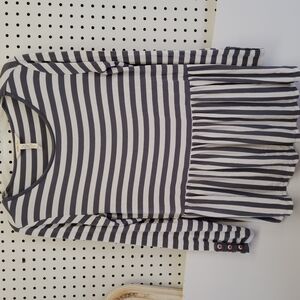 𝅺MATILDA Jane top women's size small EUC ruffle bottom gray and white